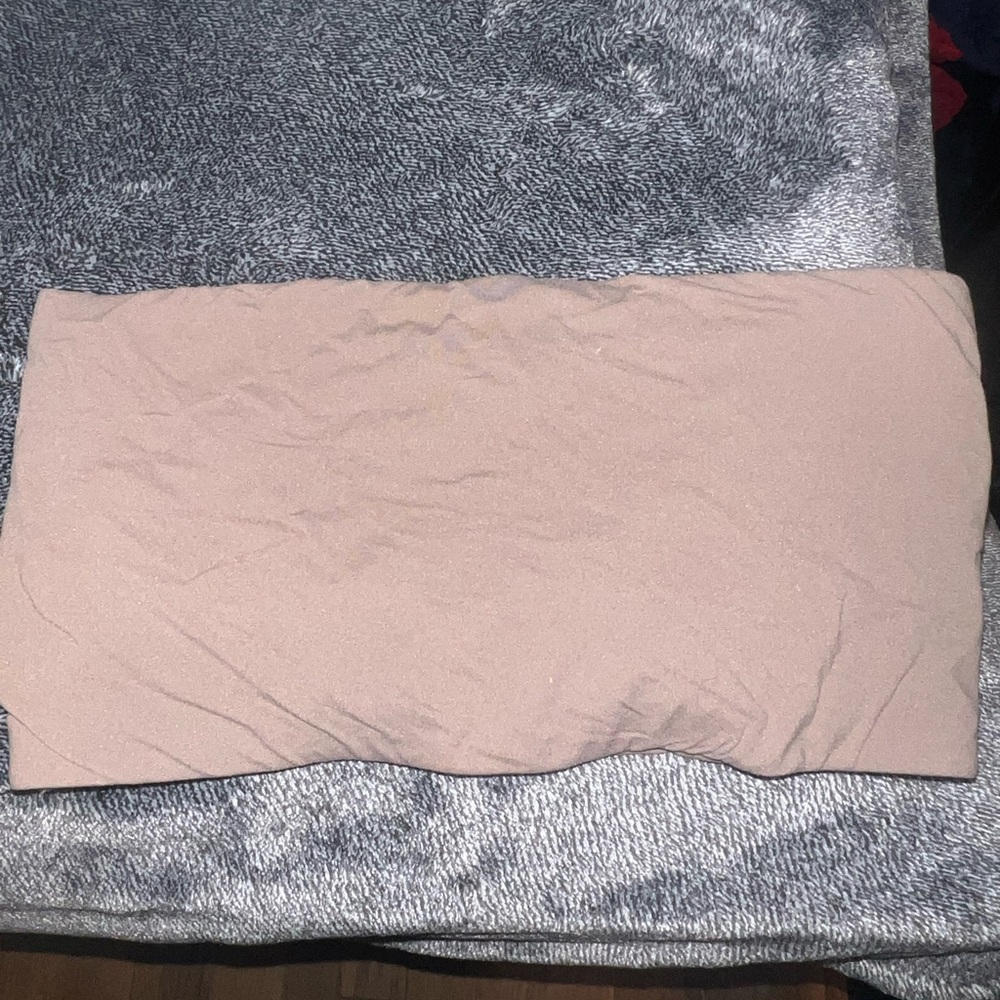 Skims Bandeau 
In a limited smoky taupe color
XS
Only ever tried it on
